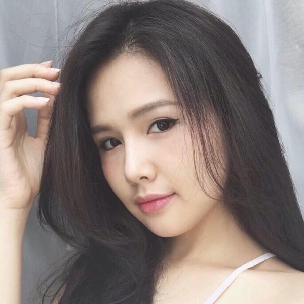 Lê Phương Anh, nữ diễn viên đóng vai Kim, con gái của Vân Dung trong bộ phim Ghét thì yêu thôi, là một hot girl, diễn viên, sinh năm 1990.